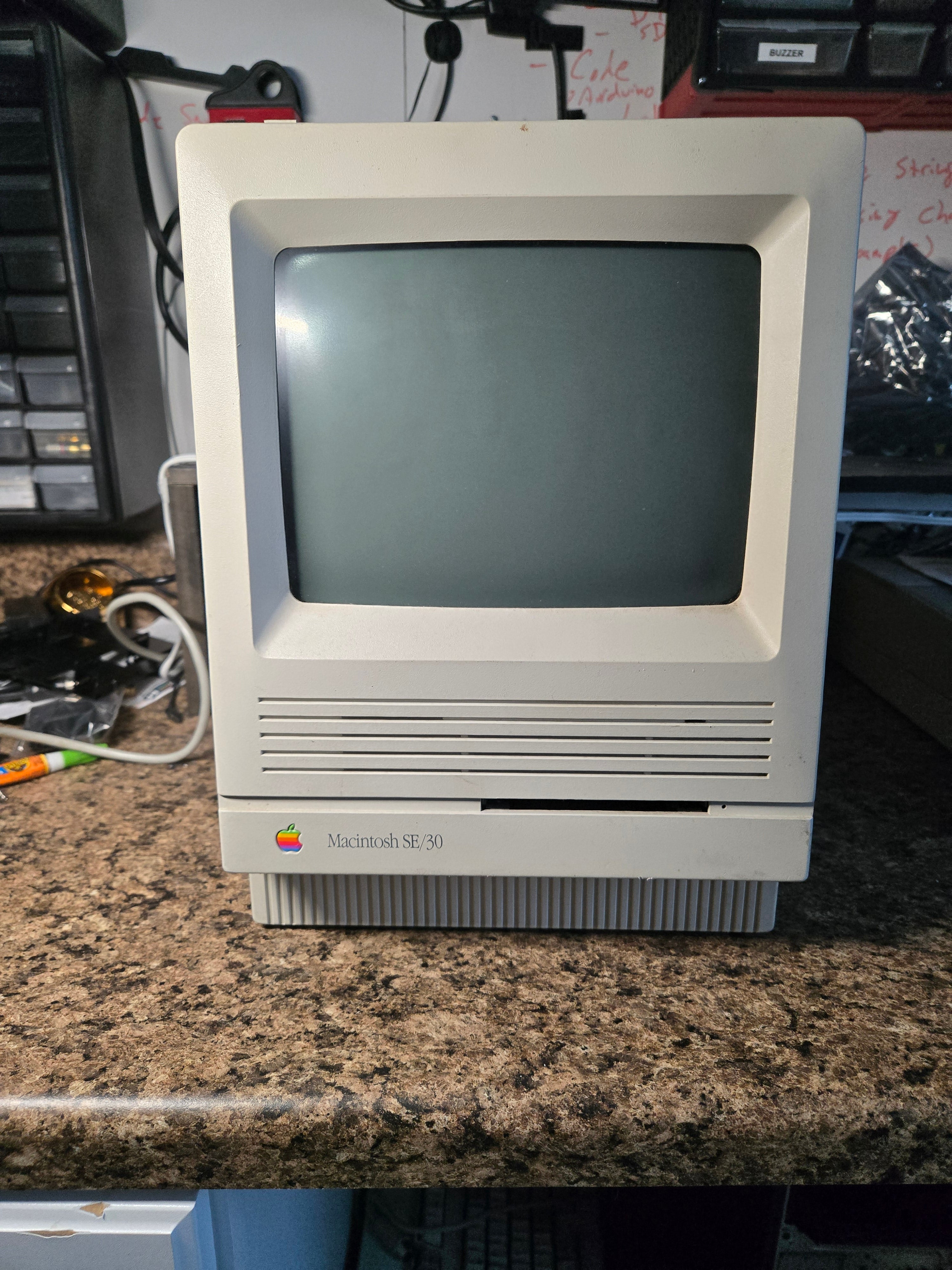 Apple Macintosh SE/30 – Tested Working, SD Storage Upgrade, Keyboard & Mouse, System 7.5