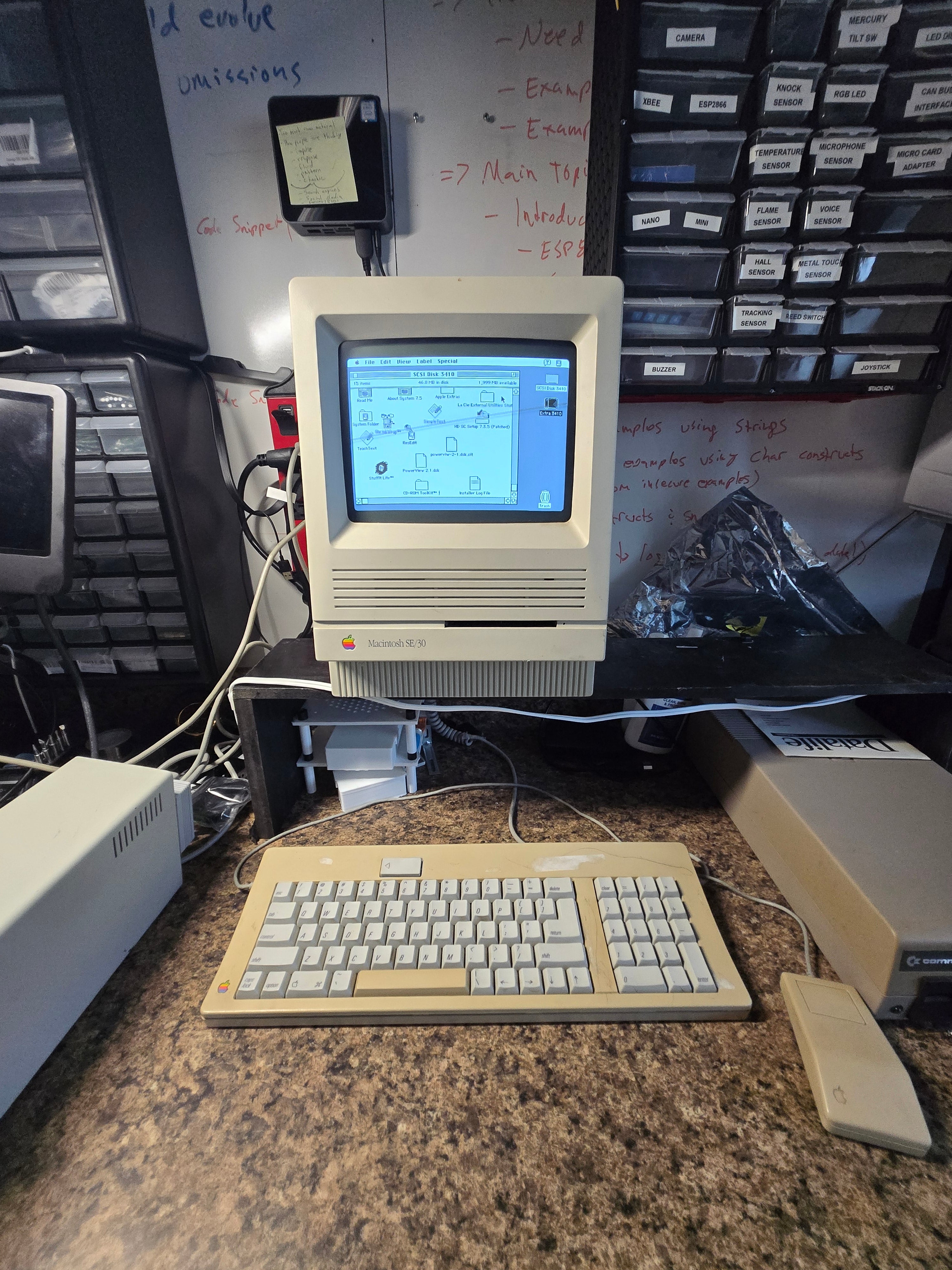 Apple Macintosh SE/30 – Tested Working, SD Storage Upgrade, Keyboard & Mouse, System 7.5
