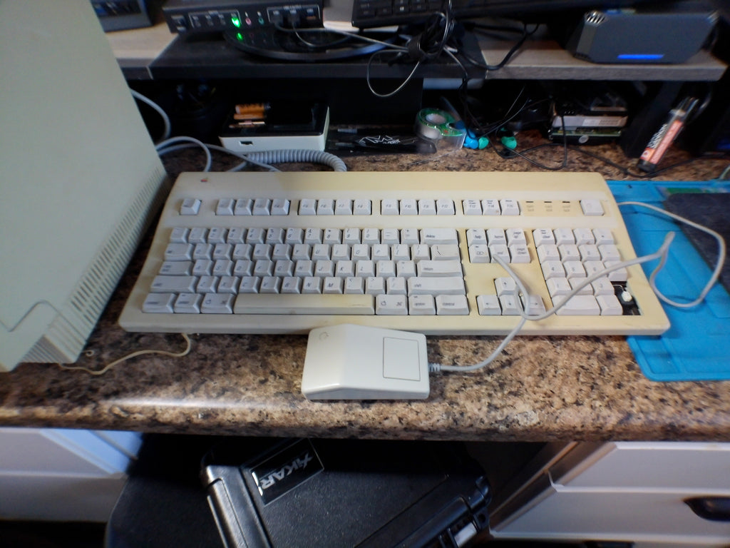 Apple Macintosh SE – External HD 20SC, Keyboard & Mouse, Bonus SCSI Drive, As-Is