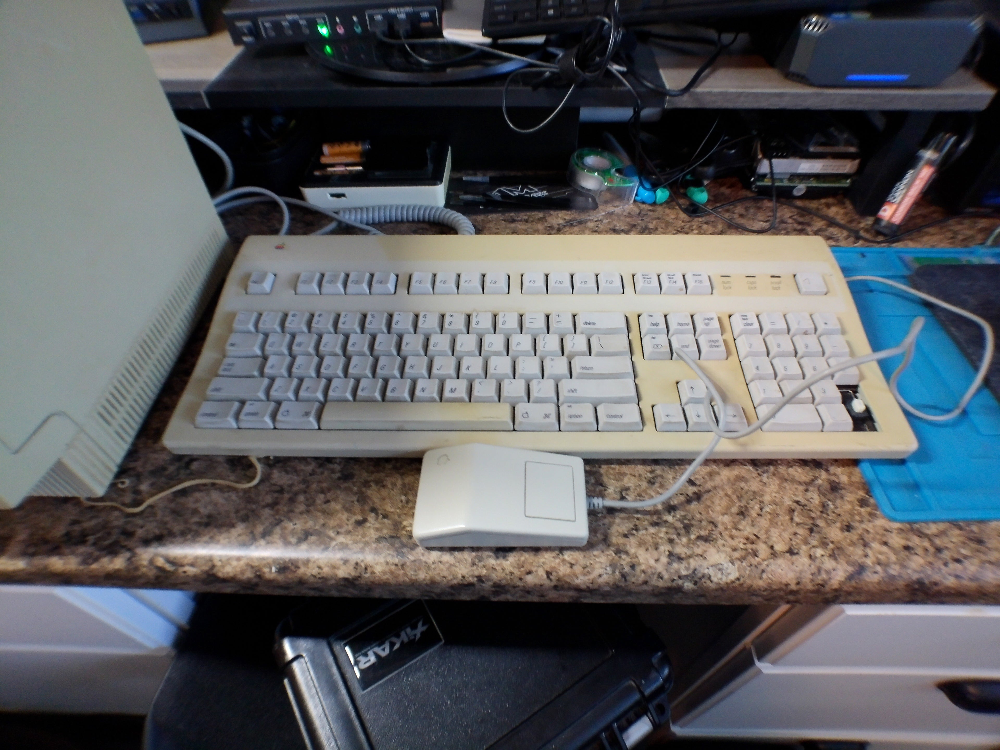Apple Macintosh SE – External HD 20SC, Keyboard & Mouse, Bonus SCSI Drive, As-Is