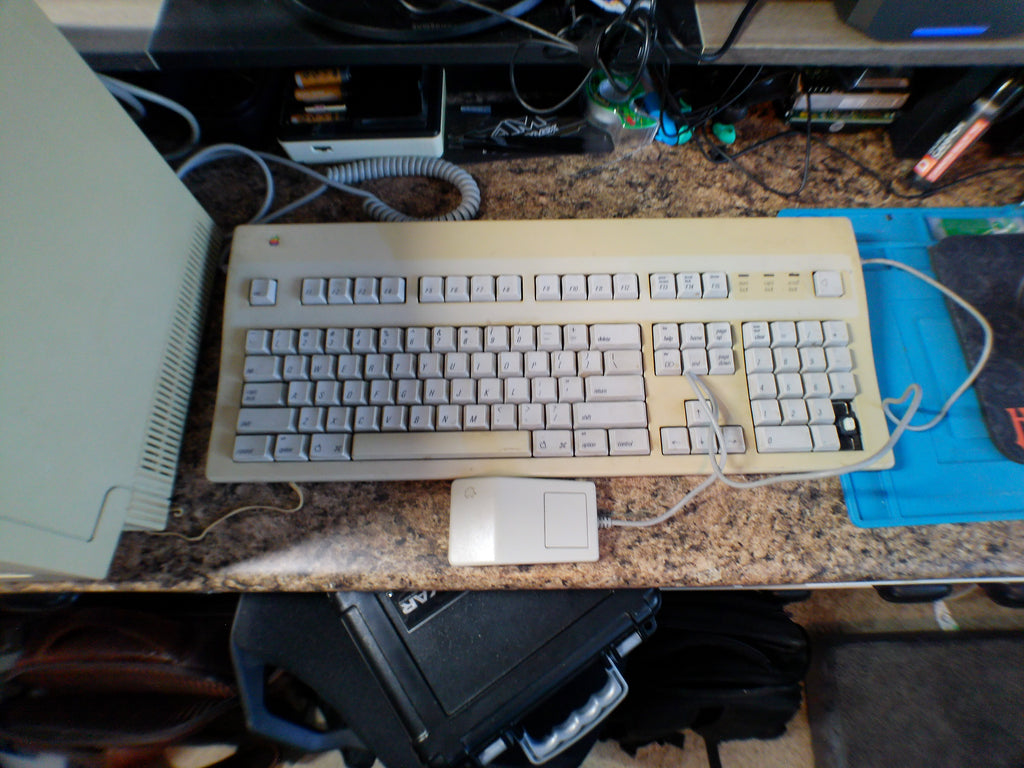 Apple Macintosh SE – External HD 20SC, Keyboard & Mouse, Bonus SCSI Drive, As-Is