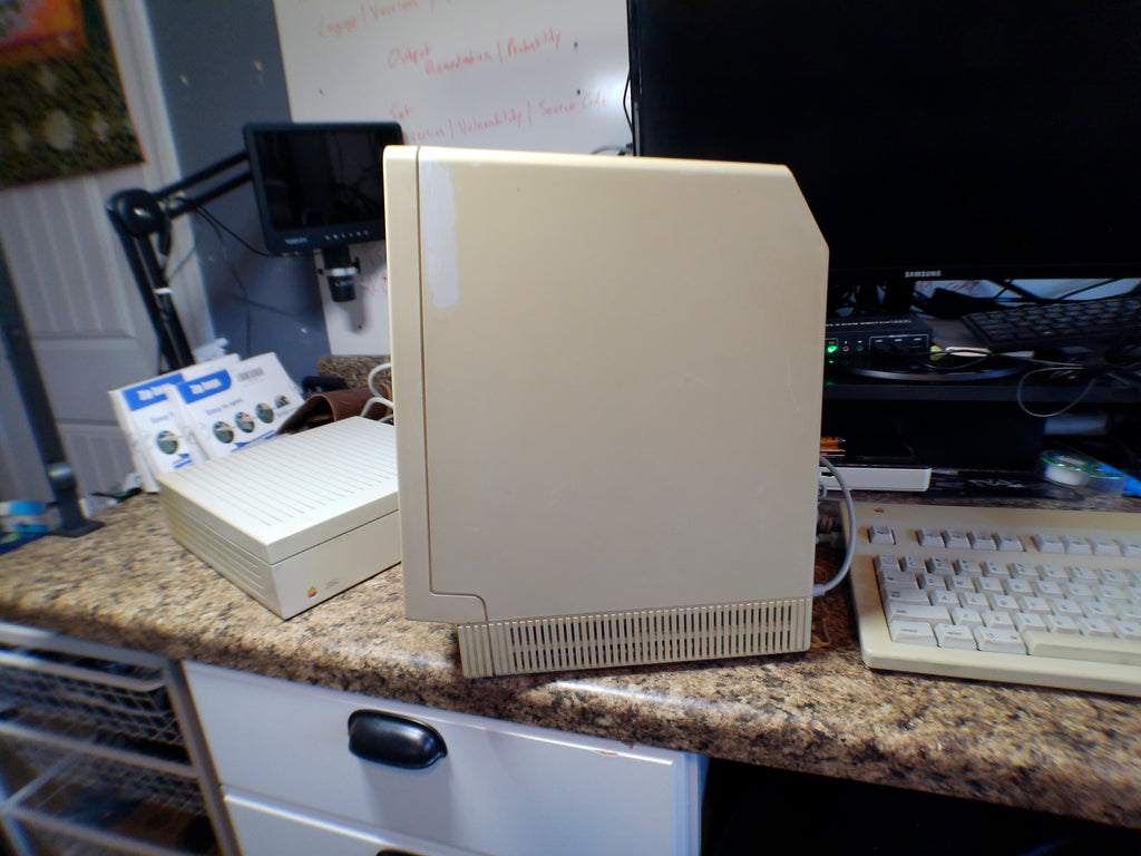 Apple Macintosh SE – External HD 20SC, Keyboard & Mouse, Bonus SCSI Drive, As-Is