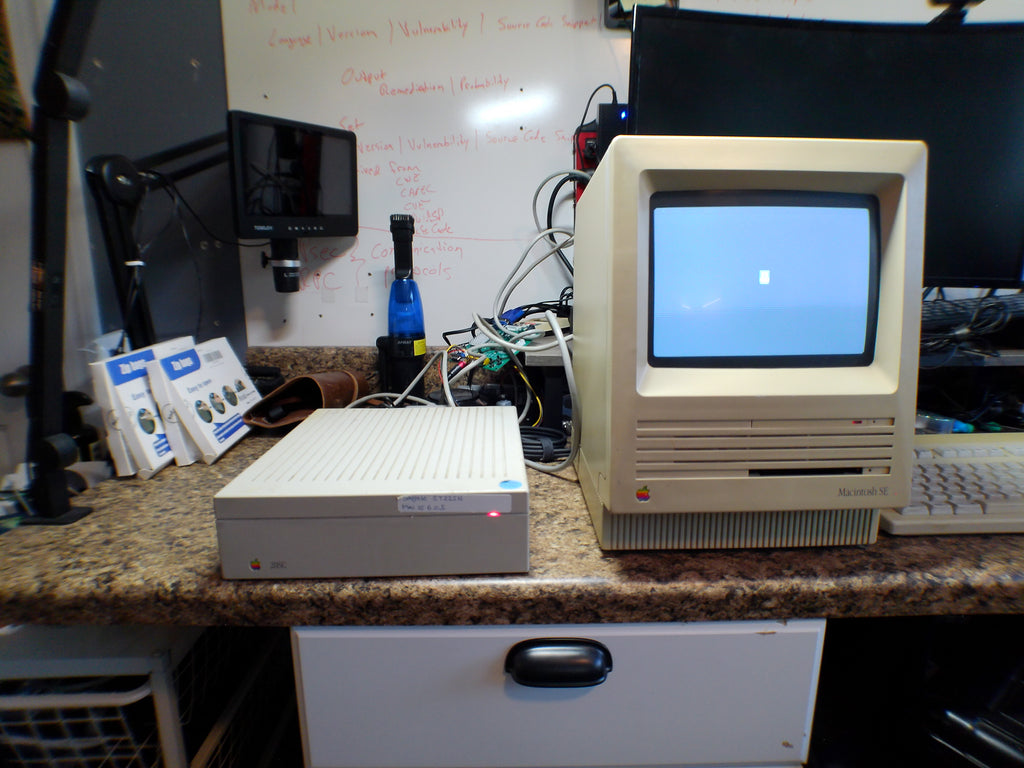 Apple Macintosh SE – External HD 20SC, Keyboard & Mouse, Bonus SCSI Drive, As-Is