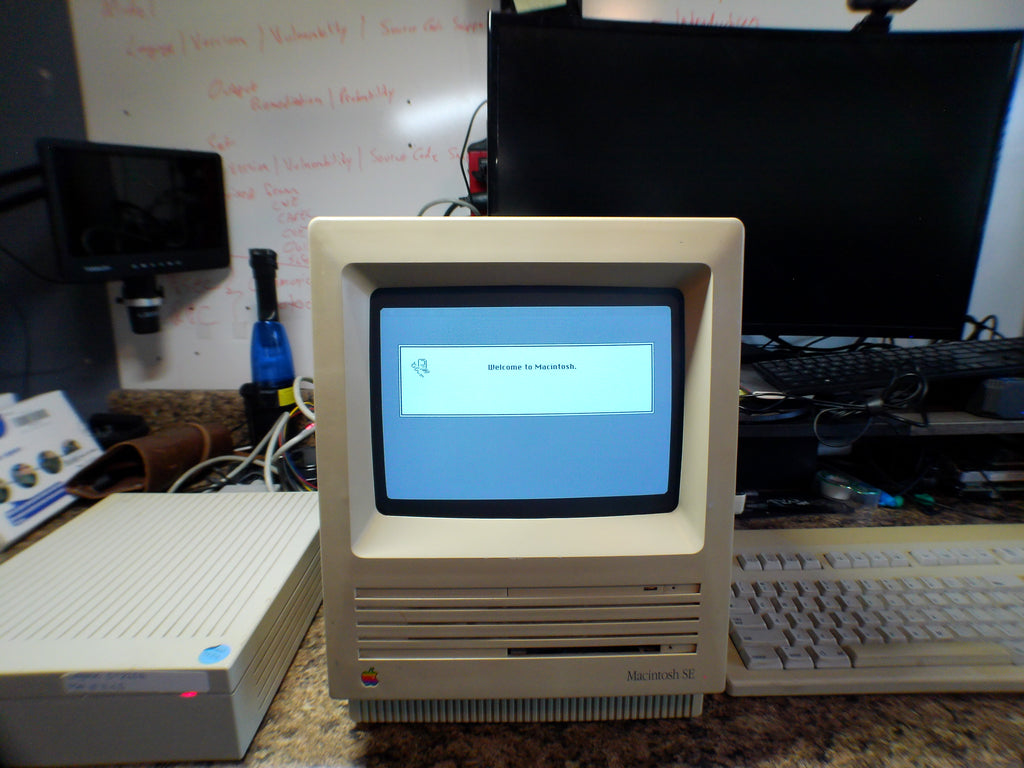 Apple Macintosh SE – External HD 20SC, Keyboard & Mouse, Bonus SCSI Drive, As-Is