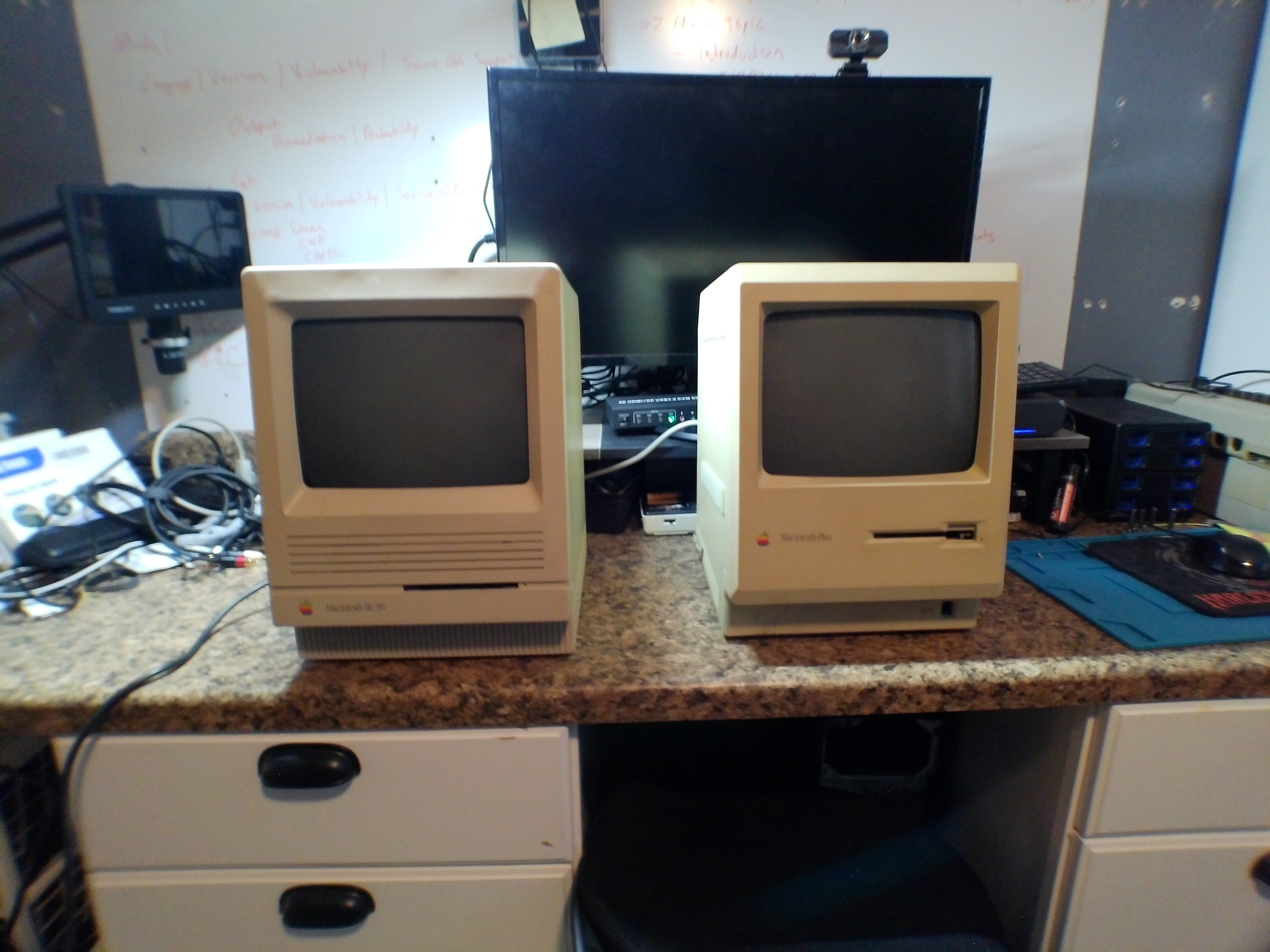 Apple Macintosh SE/30 + Macintosh Plus Bundle – New PRAM Batteries, Display Issues, For Repair