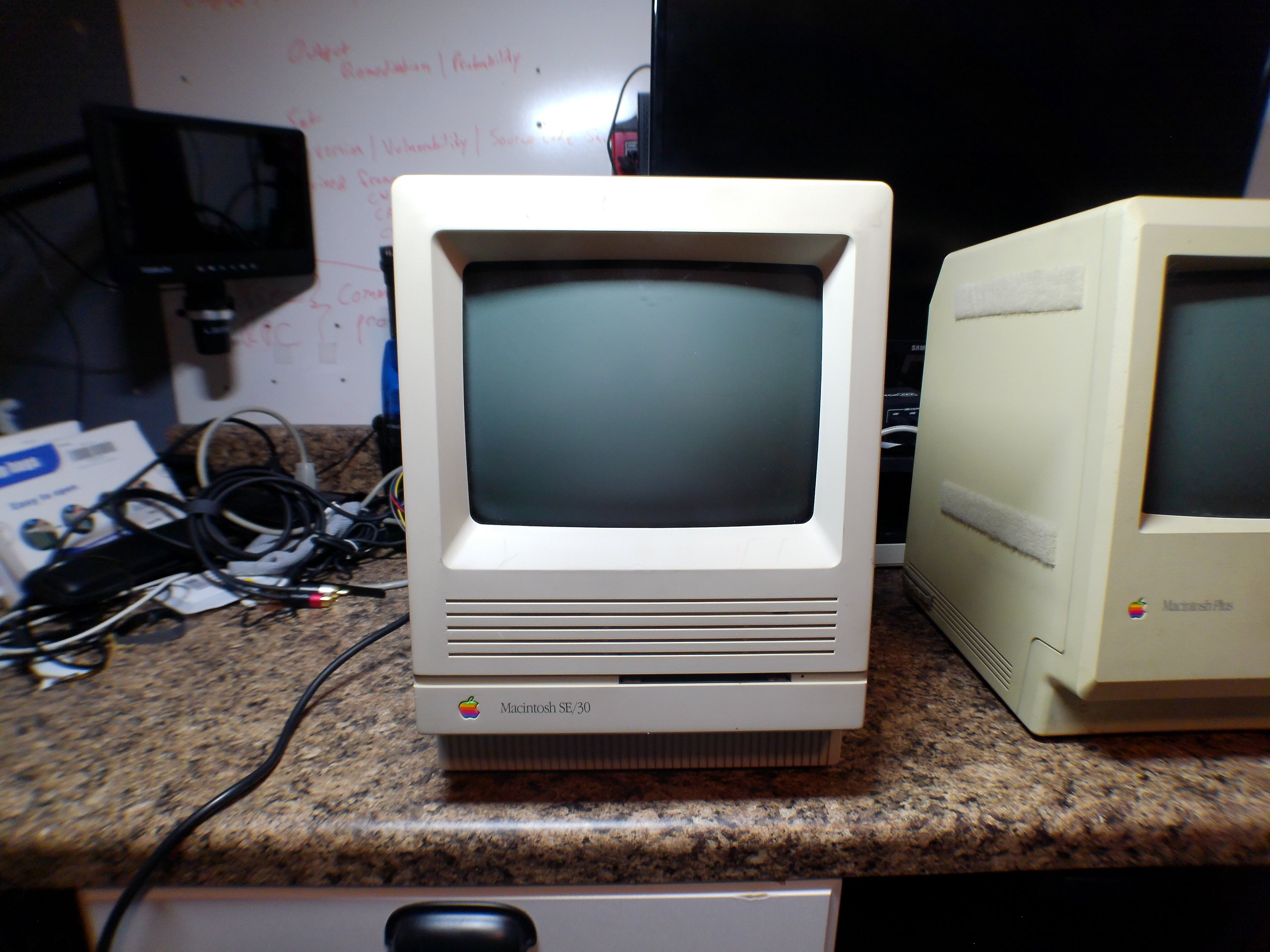 Apple Macintosh SE/30 + Macintosh Plus Bundle – New PRAM Batteries, Display Issues, For Repair