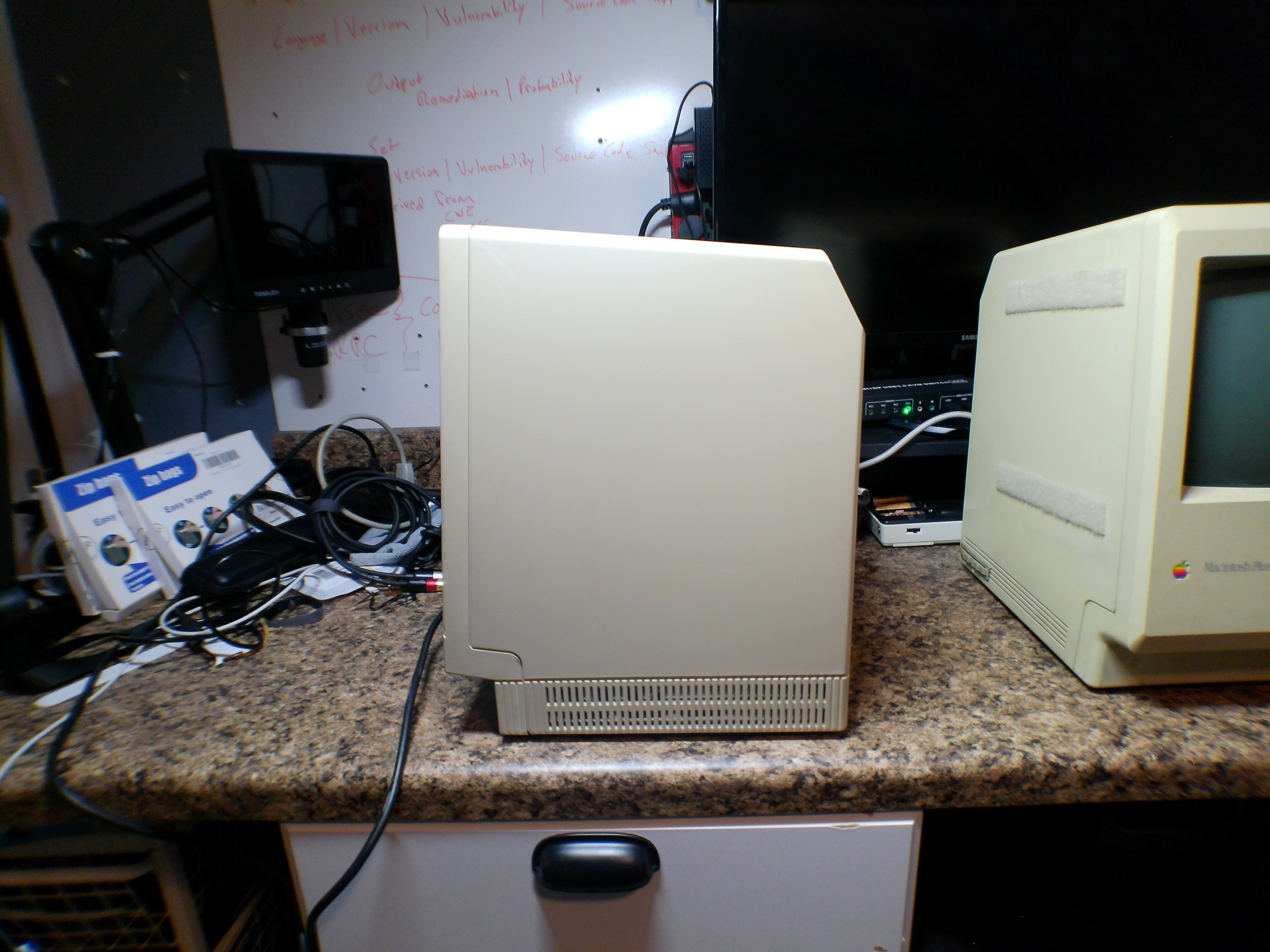 Apple Macintosh SE/30 + Macintosh Plus Bundle – New PRAM Batteries, Display Issues, For Repair