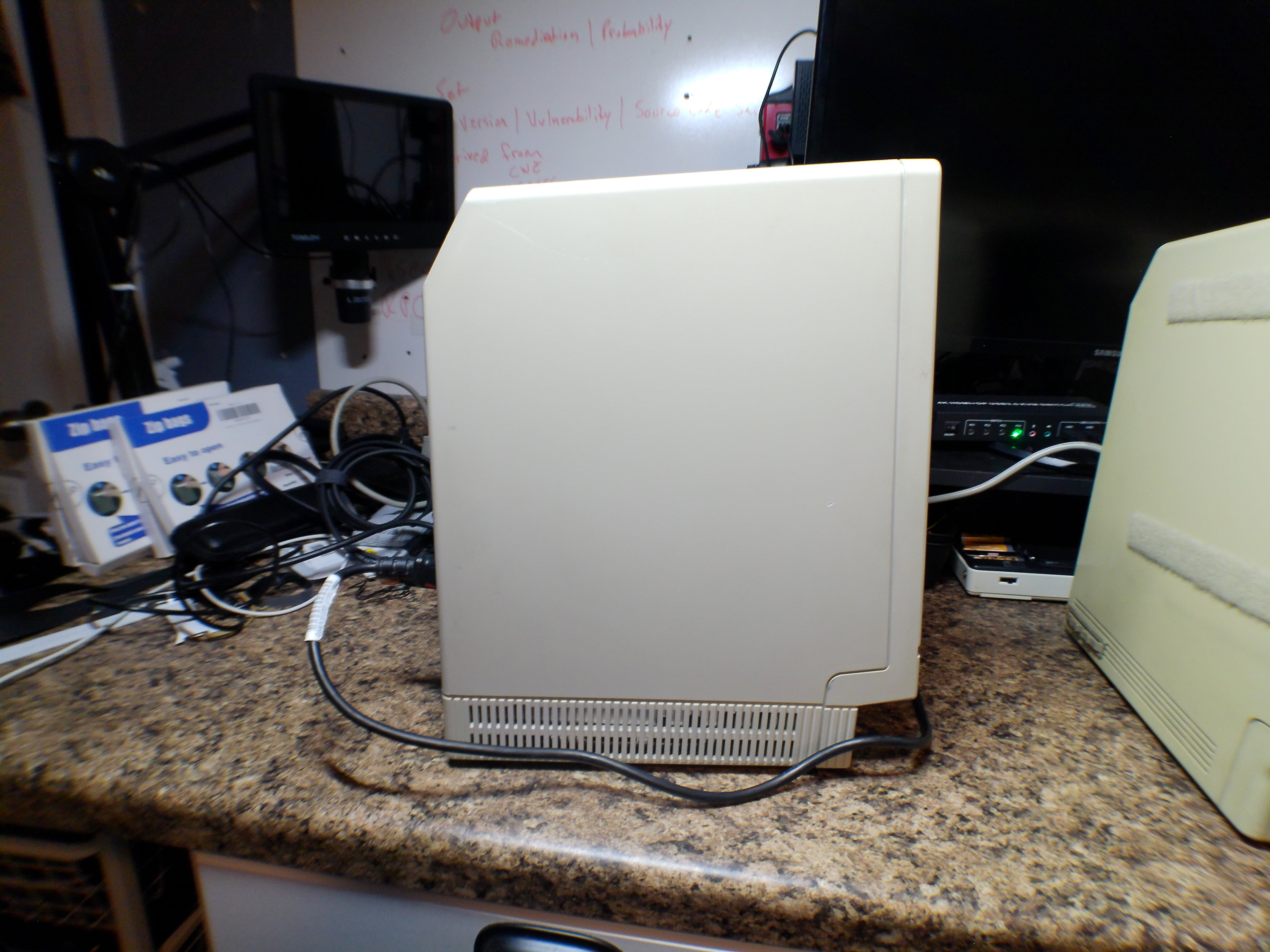 Apple Macintosh SE/30 + Macintosh Plus Bundle – New PRAM Batteries, Display Issues, For Repair