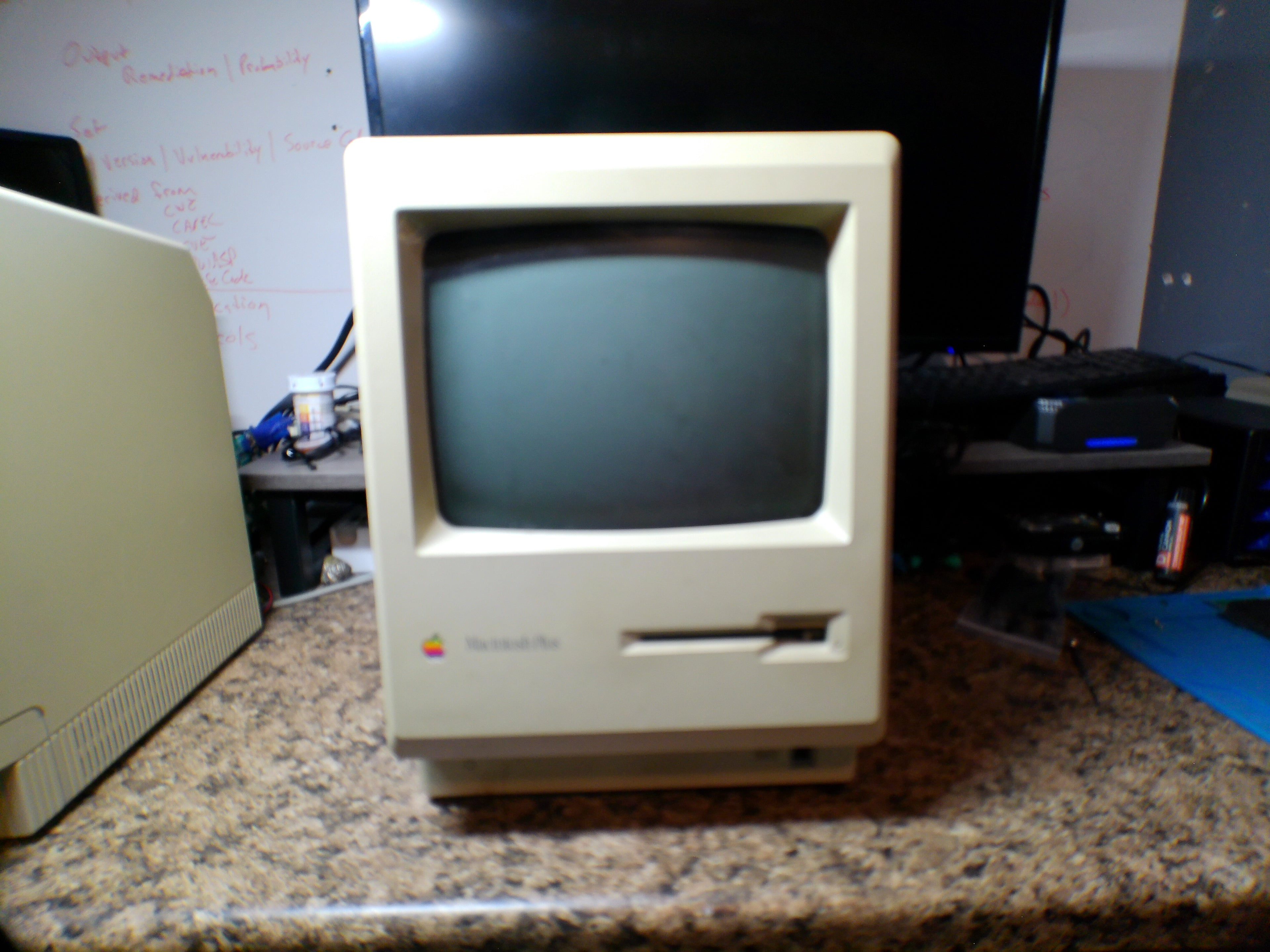 Apple Macintosh SE/30 + Macintosh Plus Bundle – New PRAM Batteries, Display Issues, For Repair
