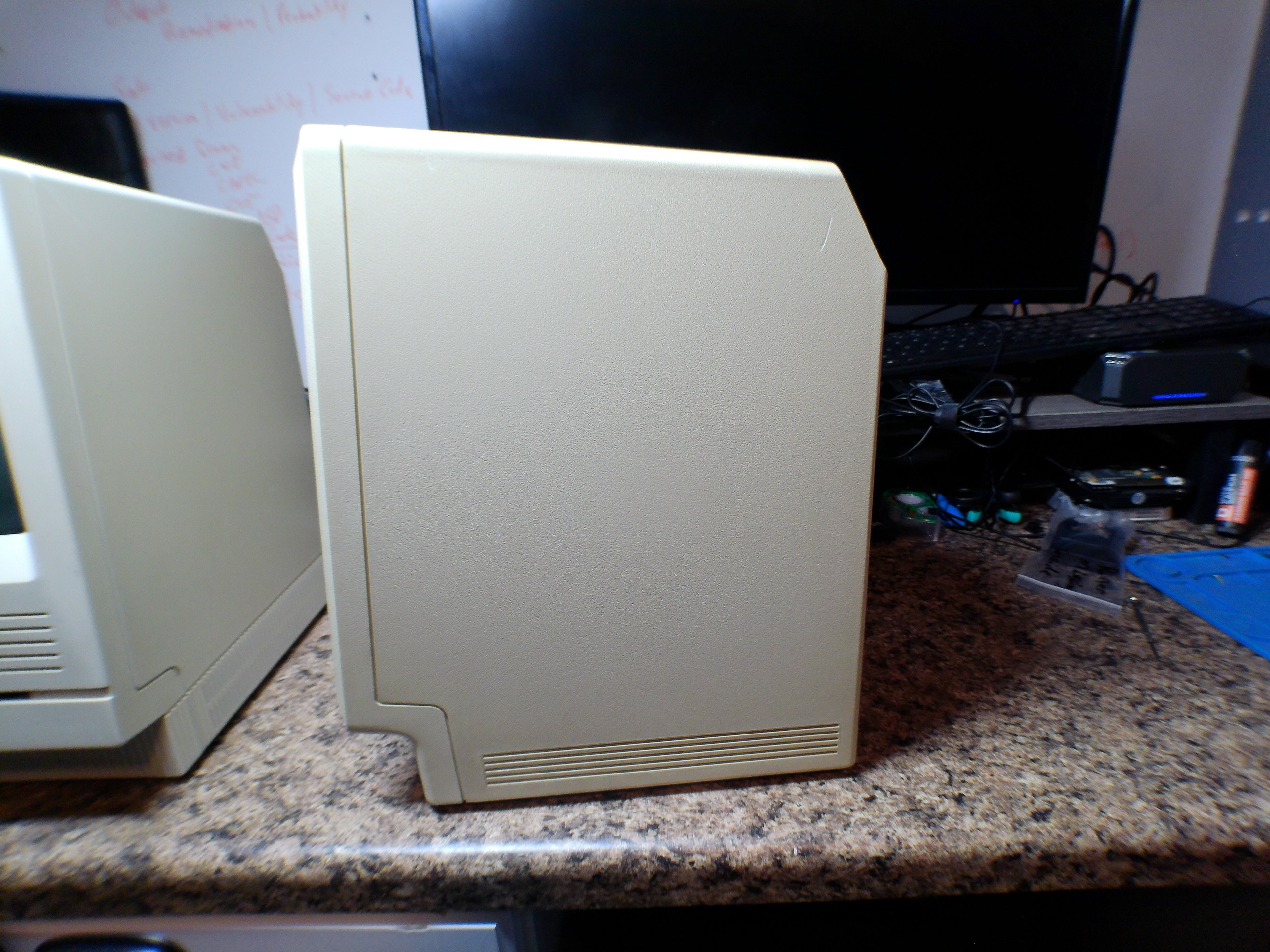 Apple Macintosh SE/30 + Macintosh Plus Bundle – New PRAM Batteries, Display Issues, For Repair