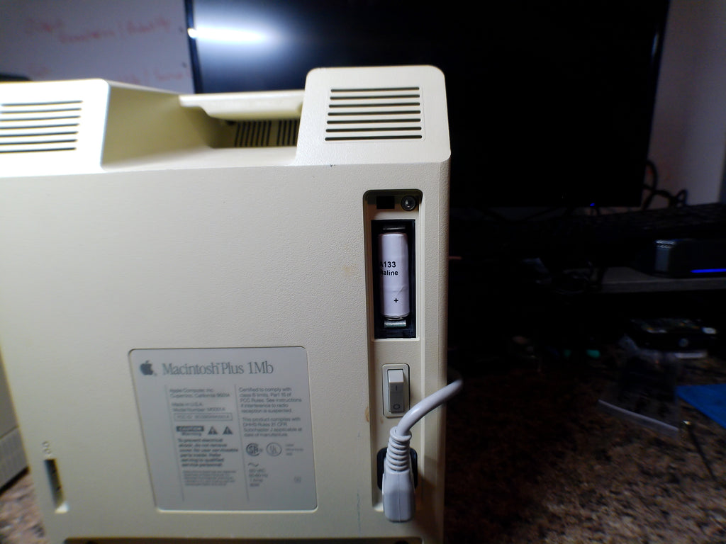 Apple Macintosh SE/30 + Macintosh Plus Bundle – New PRAM Batteries, Display Issues, For Repair