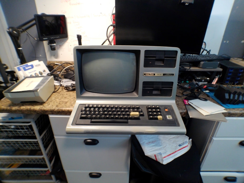 Radio Shack TRS-80 Model III Microcomputer — Powers On, Screen Active (As-Is)