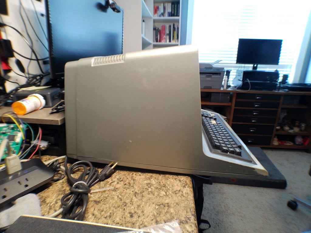 Radio Shack TRS-80 Model III Microcomputer — Powers On, Screen Active (As-Is)