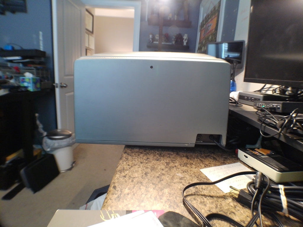 Radio Shack TRS-80 Model III Microcomputer — Powers On, Screen Active (As-Is)