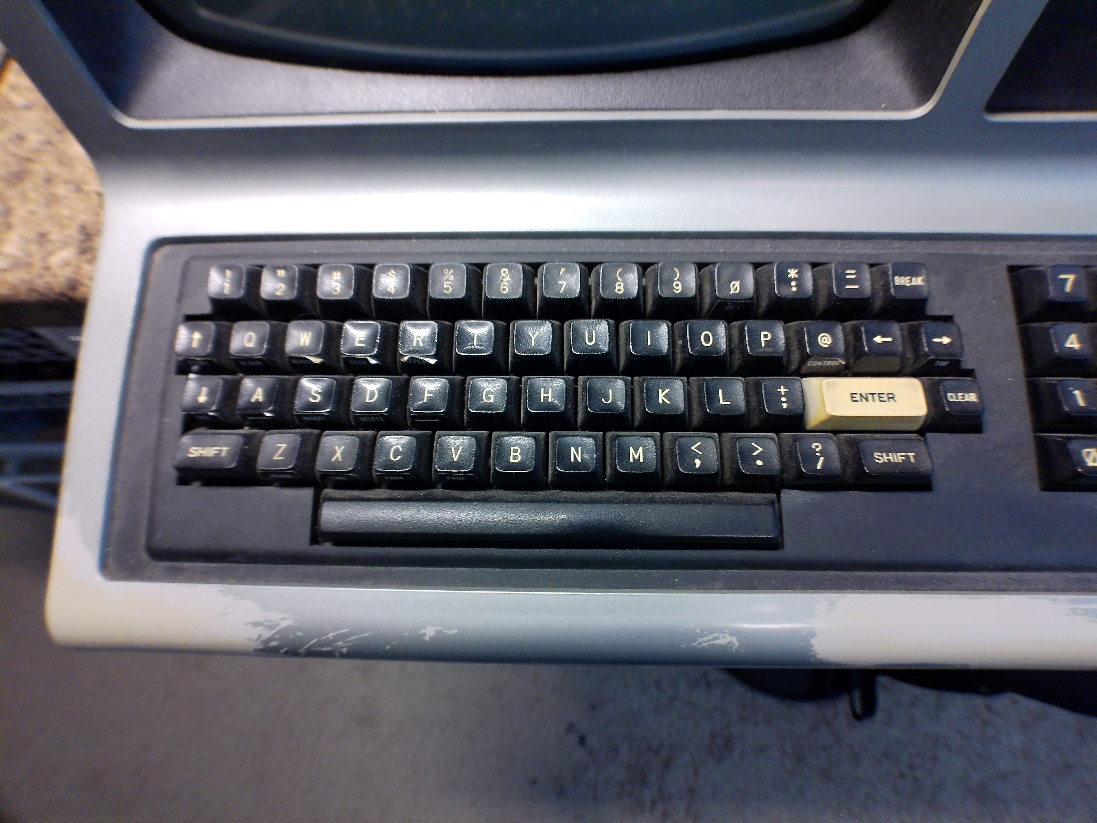 Radio Shack TRS-80 Model III Microcomputer — Powers On, Screen Active (As-Is)