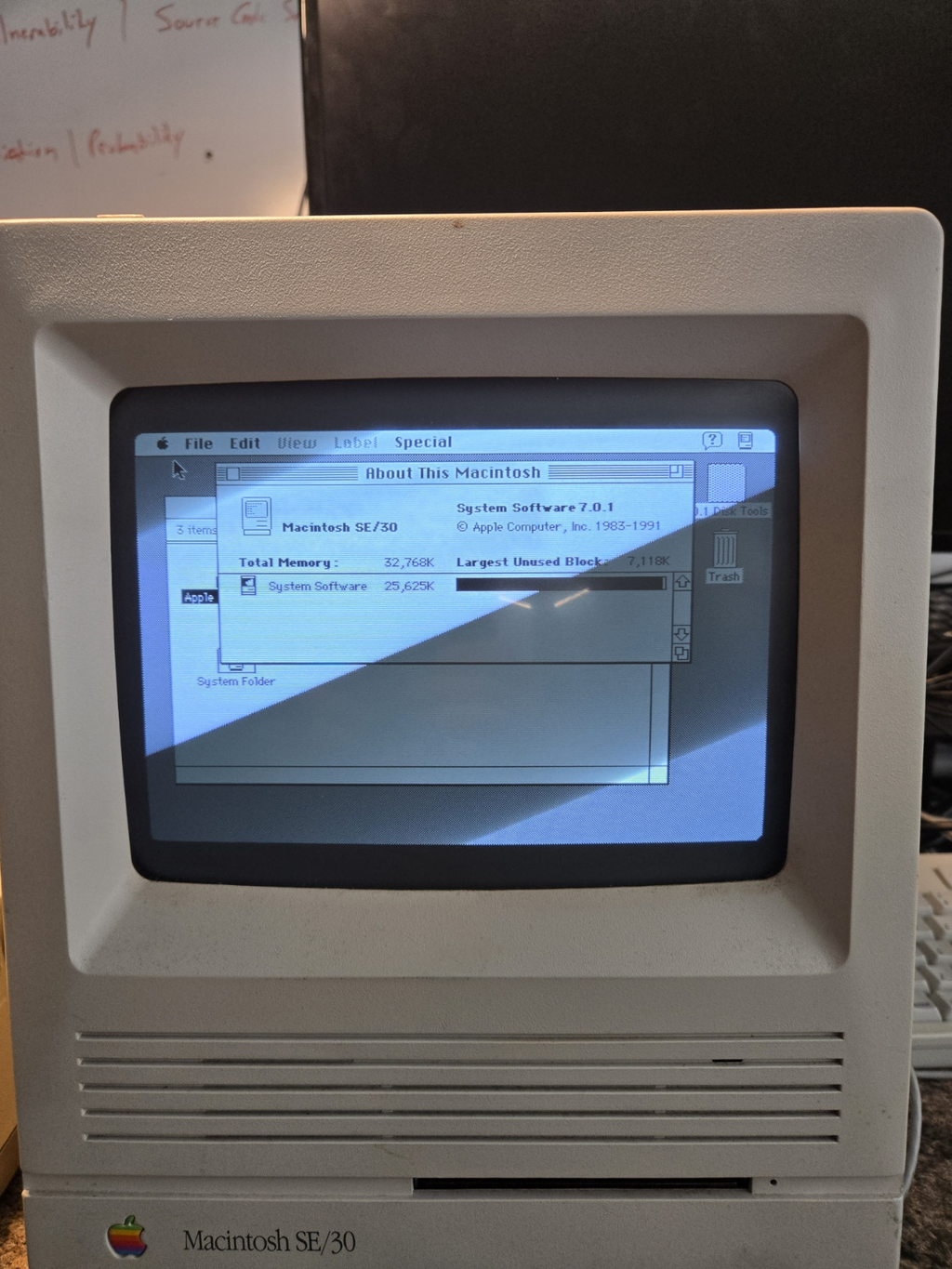 Apple Macintosh SE/30 – Tested Working, SD Storage Upgrade, Keyboard & Mouse, System 7.5